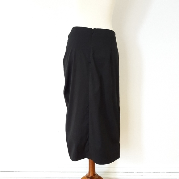 Carolina Herrera | Resort Runway Draped Midi Skirt in Black - Picture 5 of 11